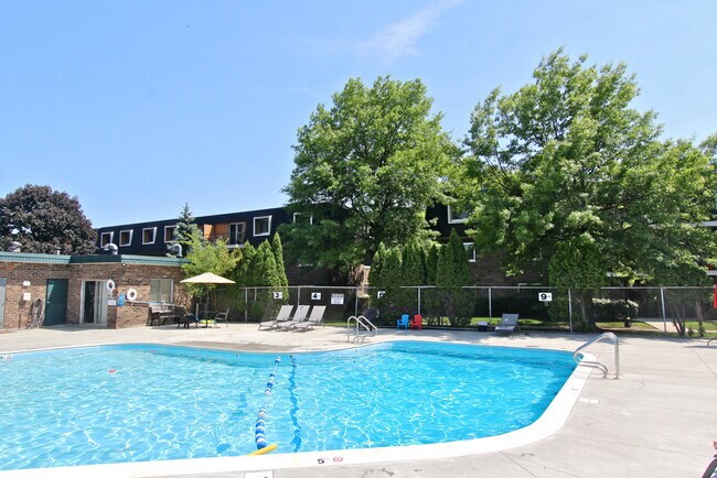 Building Photo - 3852 N Parkway Dr