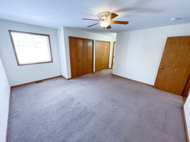 Building Photo - 3 bedroom, 2 bath House