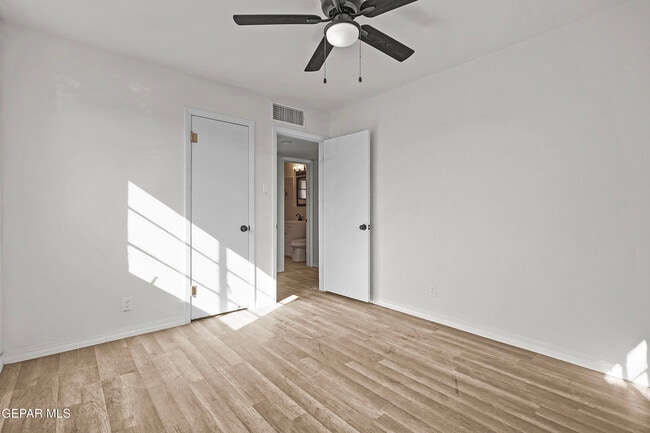 Building Photo - 5017 Sierra Madre Dr
