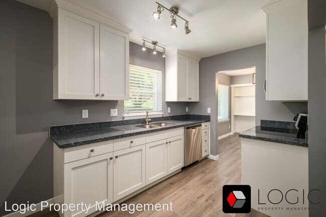 Building Photo - 4 br, 2 bath House - 4050 Porter Ave.