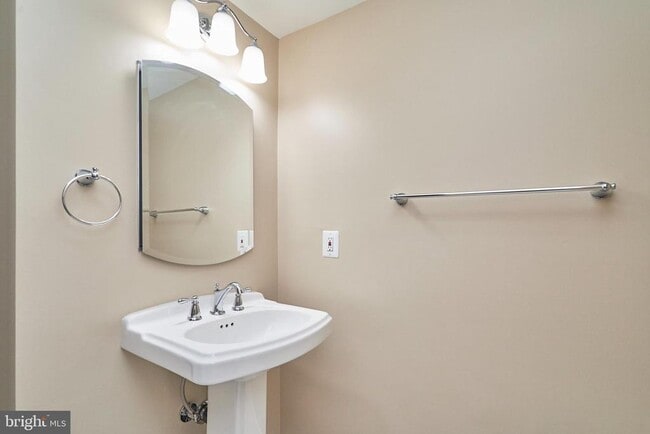 Building Photo - 8038 Sleepy View Ln