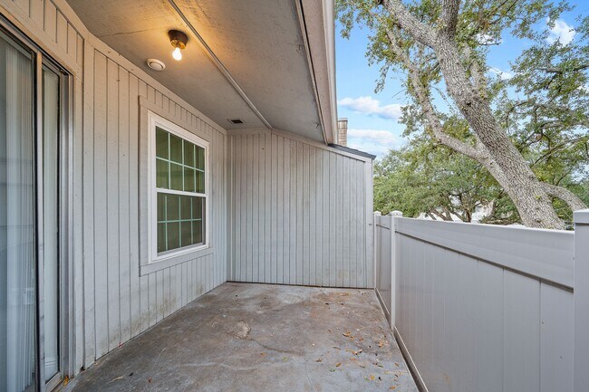 Building Photo - 10733 Braes Bend Dr