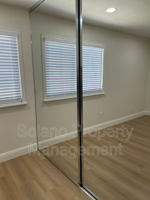 Building Photo - 2813 Vista Palomar