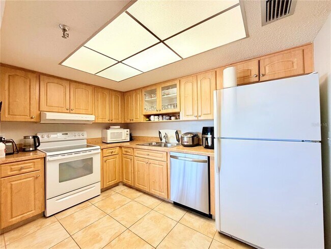 Building Photo - 7430 Sunshine Skyway Ln S
