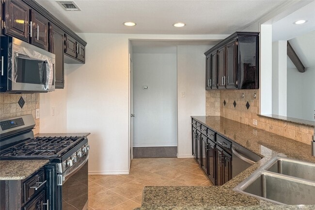 Building Photo - 1734 Sterling Ln