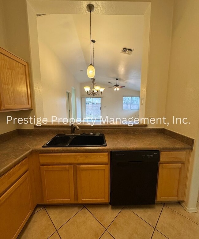 Building Photo - Charming West 2 Bedroom/ 2 Bathroom with a Den is  Waiting For You To Call Home!!