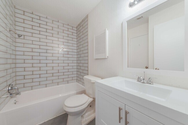 Building Photo - 2517 Glen Springs Way