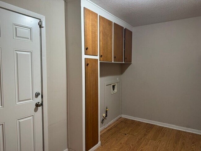 Building Photo - 3/2/2 Fenced Yard LISD Pet Friendly