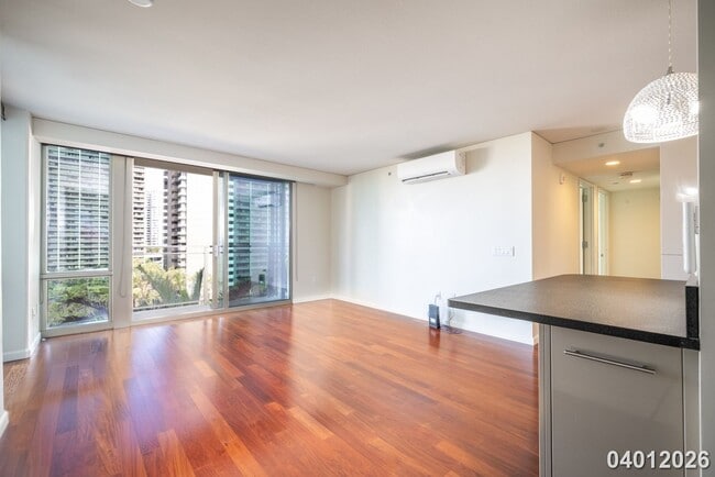 Building Photo - 2br - 2 Bed 1 Bath Condo in Capitol Place