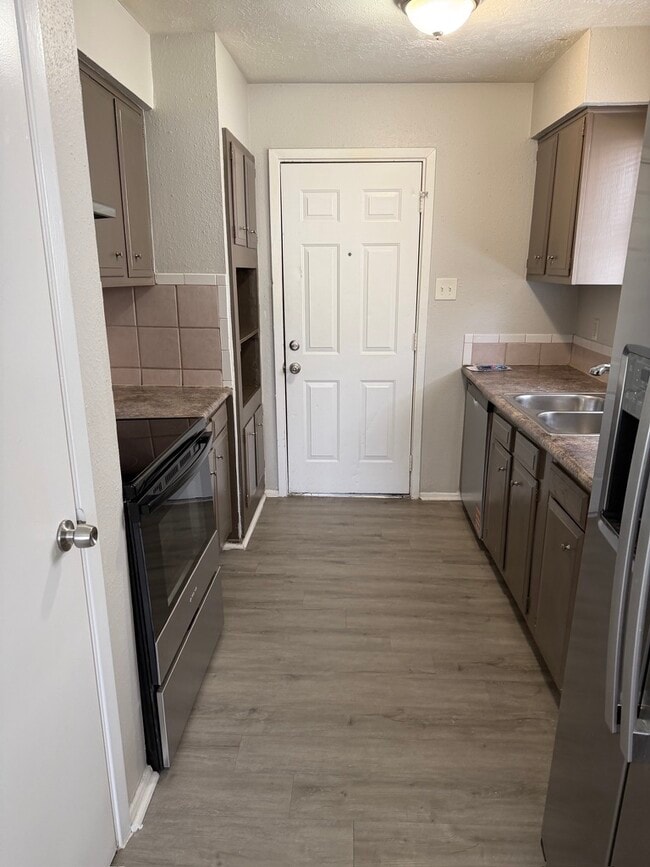 Building Photo - 23430 Cimber Ln