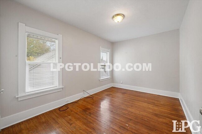 Building Photo - 2037 Alvin St