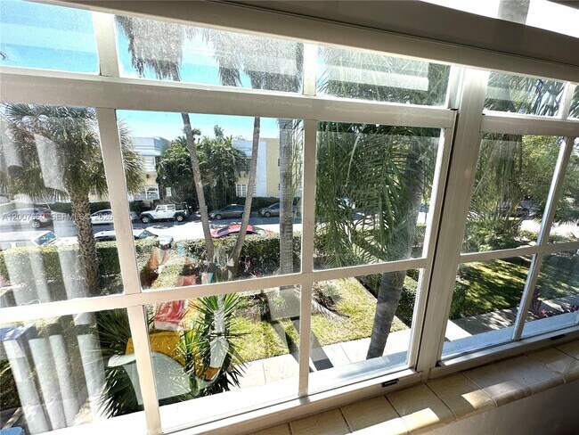 Building Photo - 1007 Meridian Ave