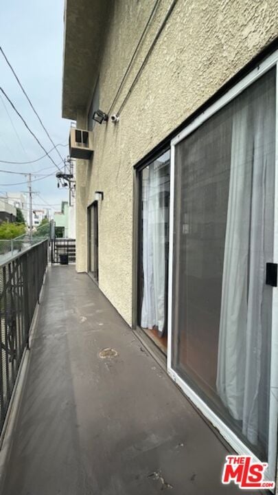 Building Photo - 4826 Rosewood Ave