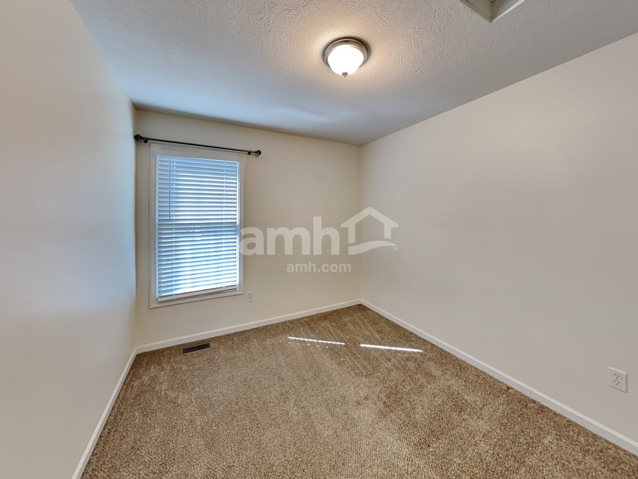 Building Photo - 1961 Creekview Dr