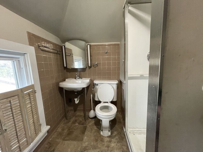 Building Photo - 2587 Titus Ave
