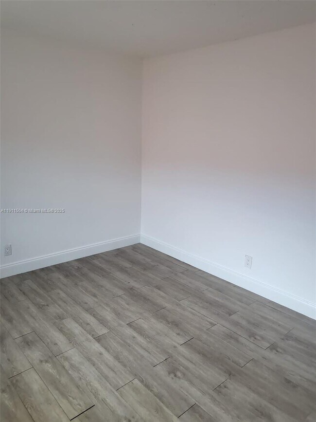 Building Photo - 2554 NW 52nd Ave