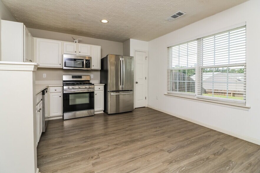 Building Photo - 141 Oak Grove Pl