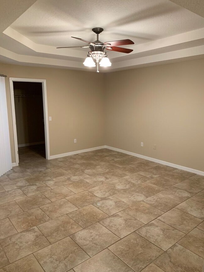 Building Photo - Beautiful 4-Bedroom, 2-Bath Home with Fenc...