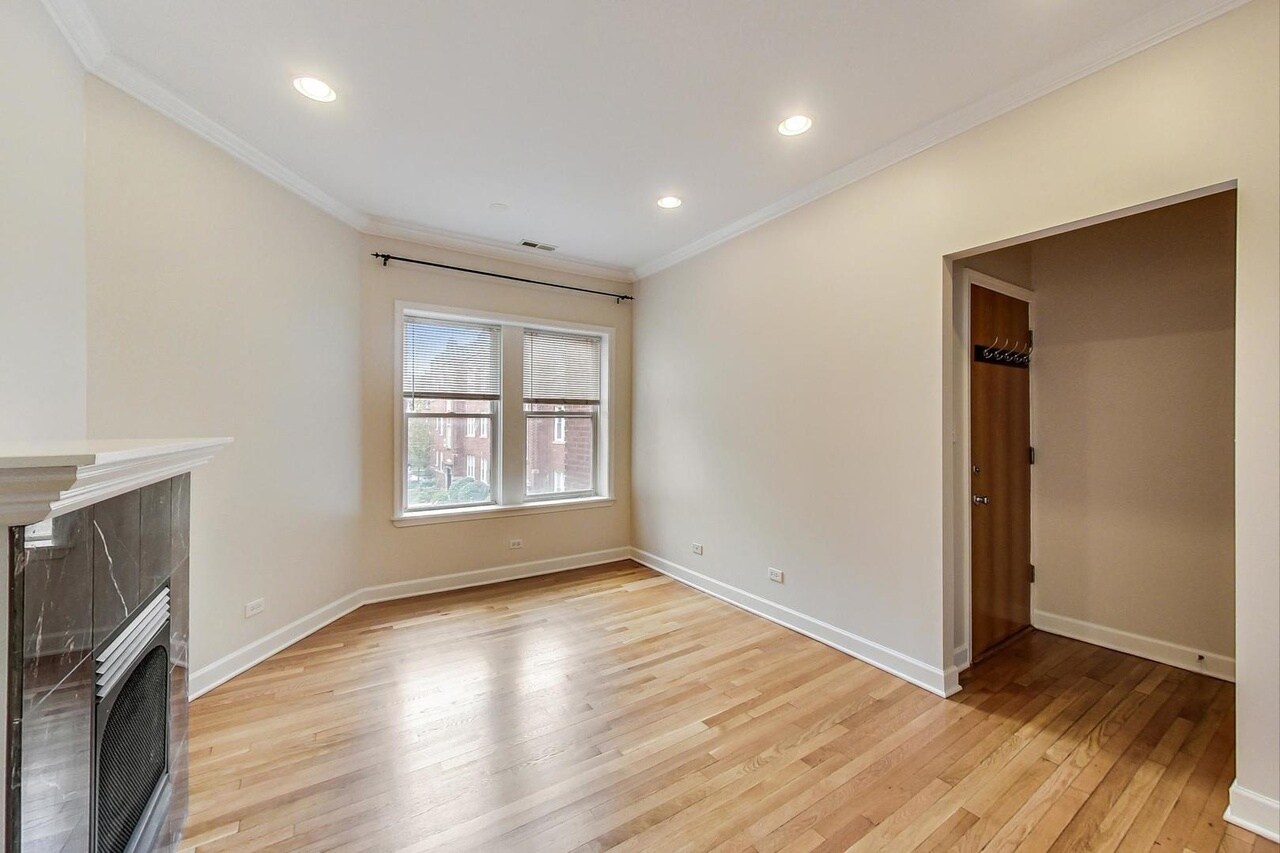 Building Photo - 1346 W Estes Ave