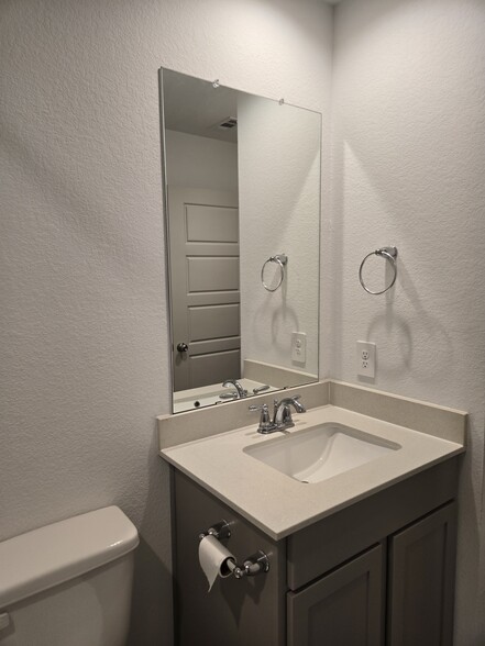 Building Photo - 3555 Crestfield Ln