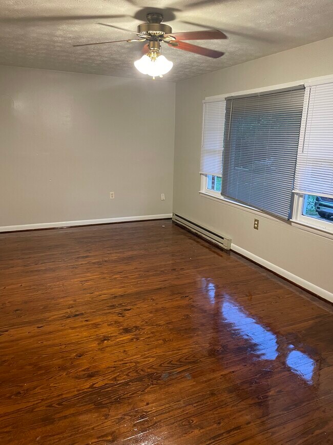 Living Room - 2640 Tates Creek Rd