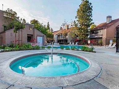 Building Photo - Lakeside HOA Condo