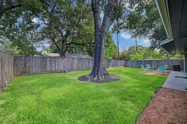 Building Photo - 7926 Ridgeview Dr