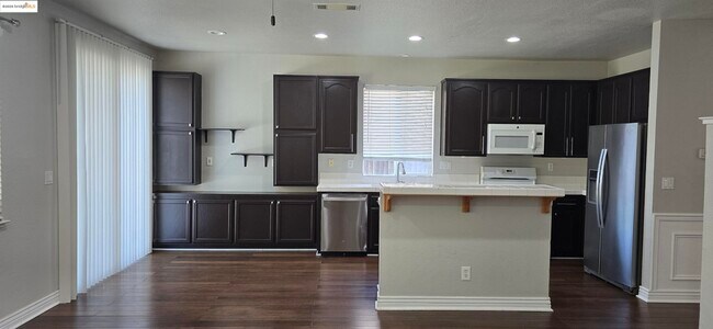 Building Photo - 462 Windwood Dr