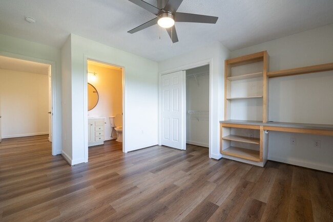 Building Photo - Renovated Condo in Harts Cove!