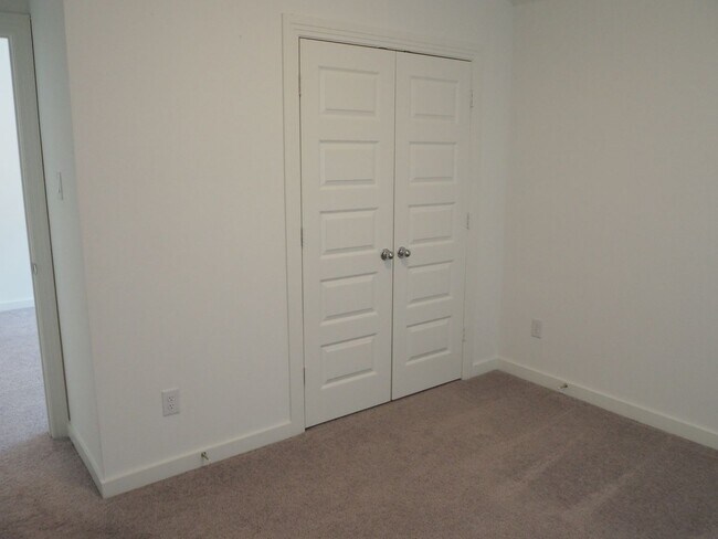 Building Photo - 5009 Shadetree St