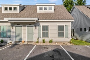 Building Photo - 1327 N Bronough St