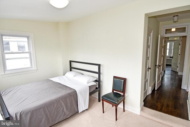 Building Photo - 2426 Observatory Pl NW