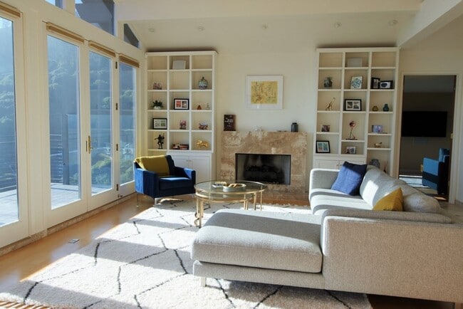 Building Photo - Beautiful Home w/ Stunning Views from Every Room!