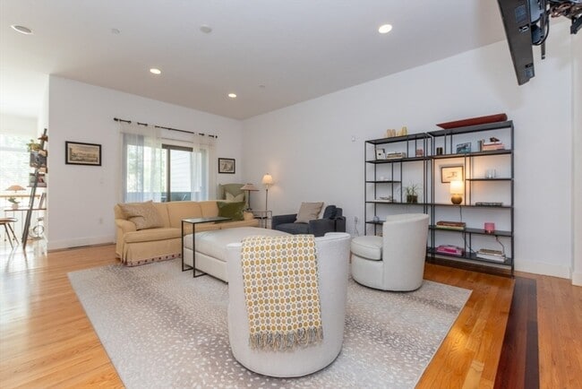 Building Photo - 769 Heath St