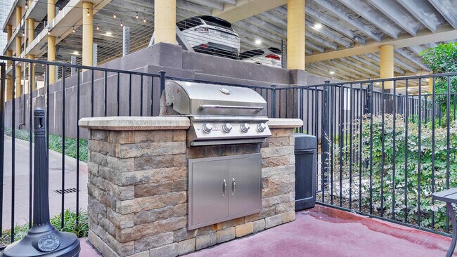 Building Photo - 500 S Ervay St