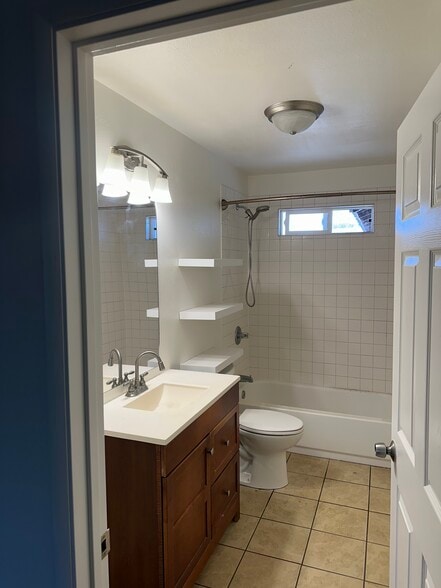 Bathroom - 1876 Palamoi St