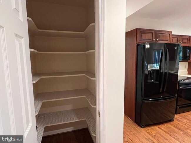 Building Photo - 10101 Alsace Ct