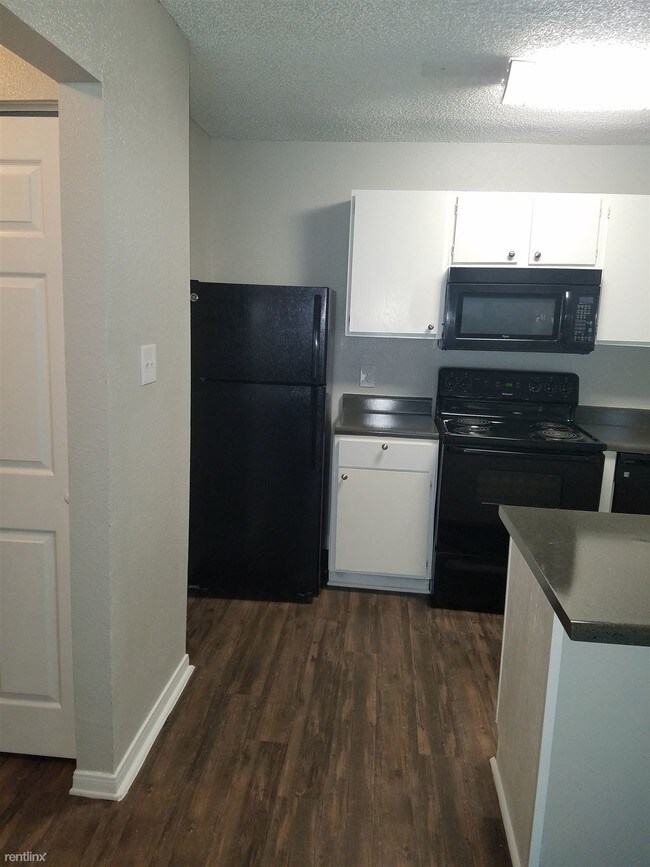 Building Photo - 6000 Woodlake Pky