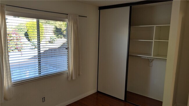 Building Photo - 19143 E Aurora Dr