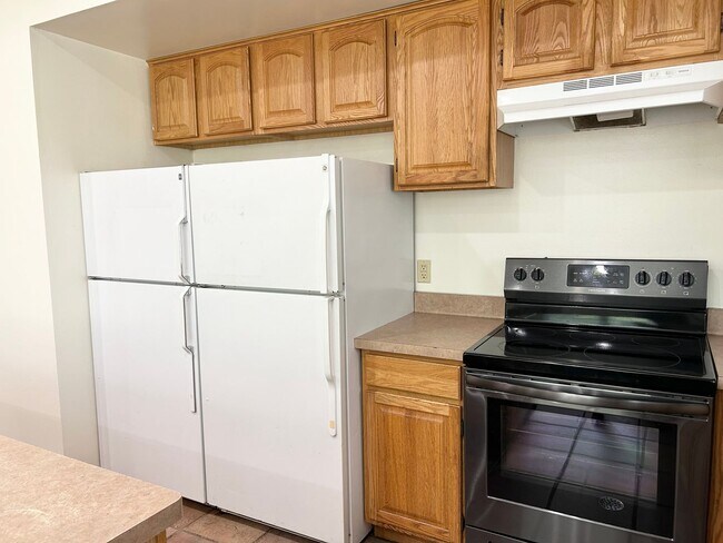 Building Photo - 1348 Wilmot Ct
