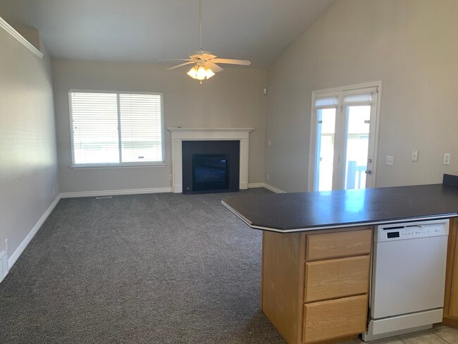 Building Photo - 325 E 100 S