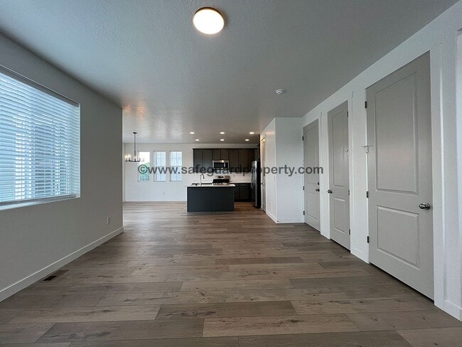 Building Photo - Newer 4 Bedroom Home in West Jordan