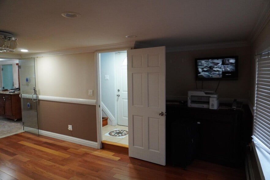 Building Photo - 5 S 11th St