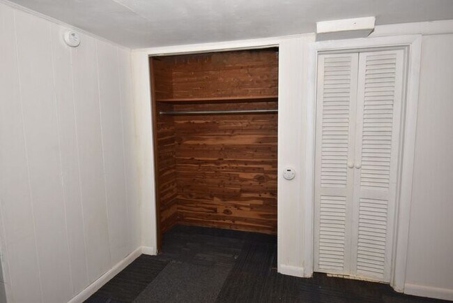 Building Photo - Mishawaka- near Bethel University, shoppin...