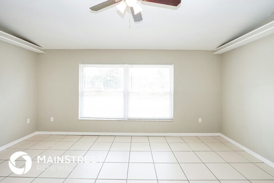 Building Photo - 548 Winer Ave SW