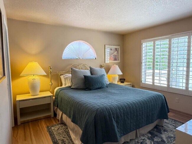 Building Photo - 688 Vista Lago Cir N