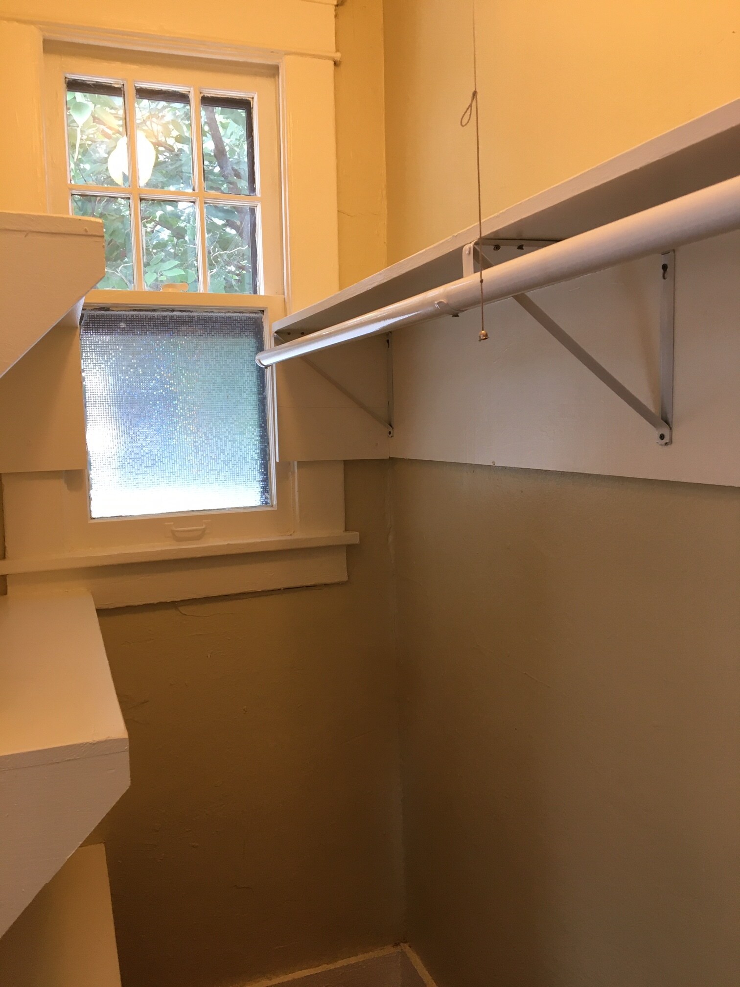 walk-in closet - 1004 Scott St