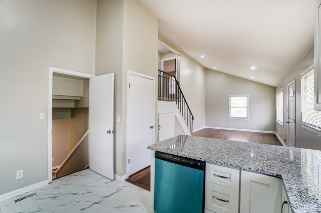 Building Photo - 717 Forest Dr