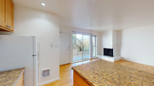 Building Photo - 657 Kansas St