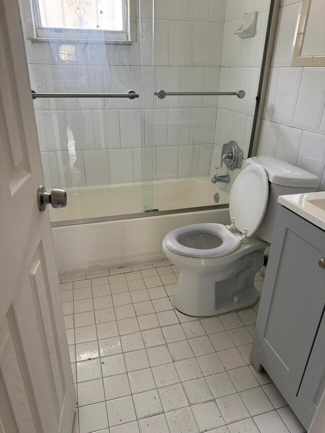 Building Photo - 78 NE 59th Terrace